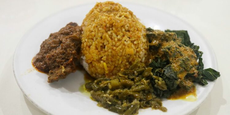 Kesalahan Penjual Nasi Padang yang Bukan Orang Minang Asli, Rasanya Cuma Bikin Kecewa