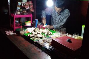 Angkringan Palsu di Jogja Meresahkan: Dikonsep Ala Kafe, Jualnya Minuman Sachet dan Tempura Sosis