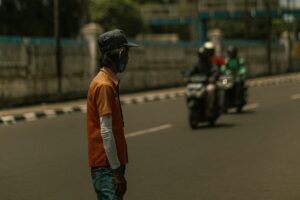 Biaya Admin Makin Mencekik, Mending Jadi Tukang Parkir Indomaret daripada Jualan di Marketplace