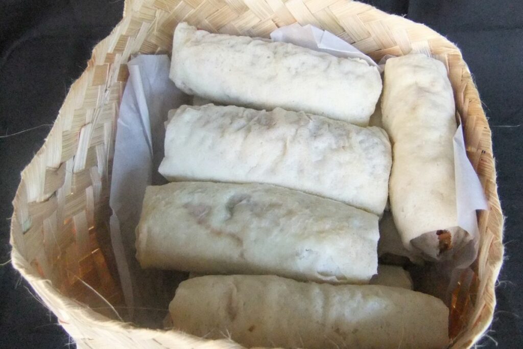 Lumpia Semarang Isi Rebung Bau Pesing karena Penjual Nggak Tahu Cara Masak yang Benar