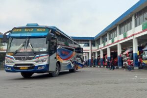 Perbedaan Bus Sugeng Rahayu Ekonomi dan Non-Ekonomi Trayek Surabaya-Jogja yang Perlu Diketahui Calon Penumpang
