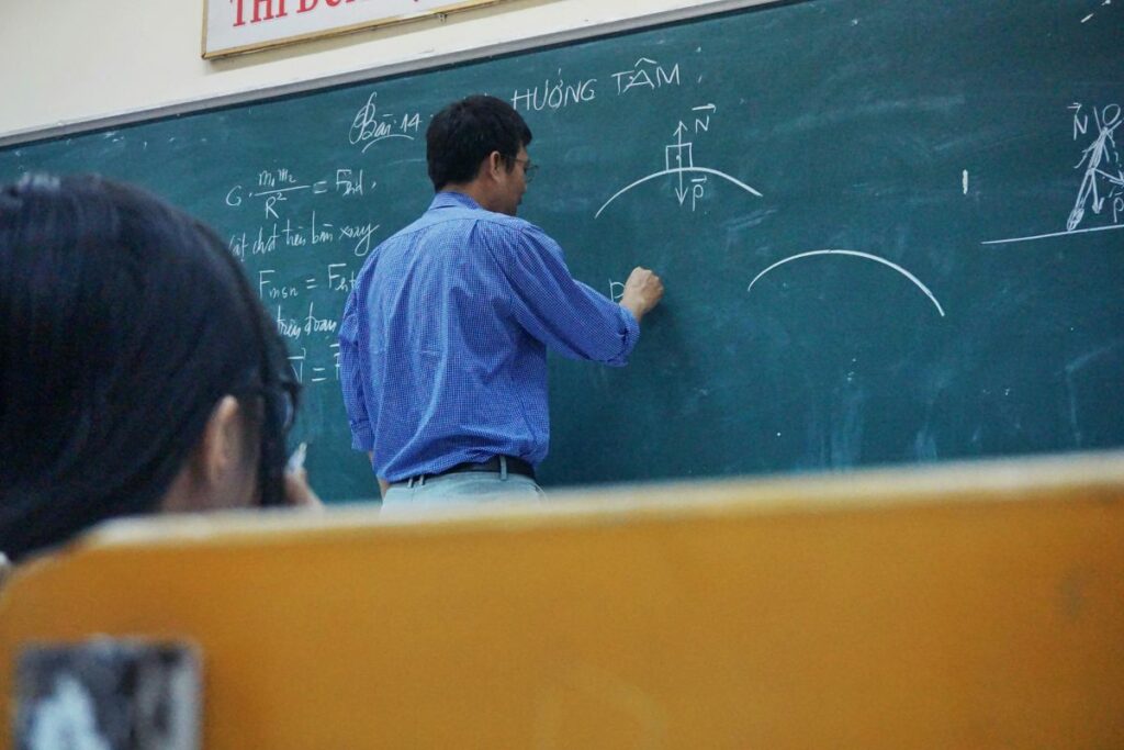 Menerka Alasan Guru Matematika Nggak Pernah Bolos Mengajar