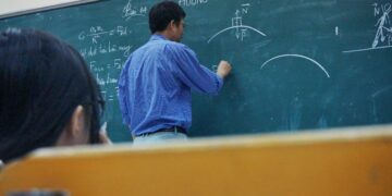 Menerka Alasan Guru Matematika Nggak Pernah Bolos Mengajar