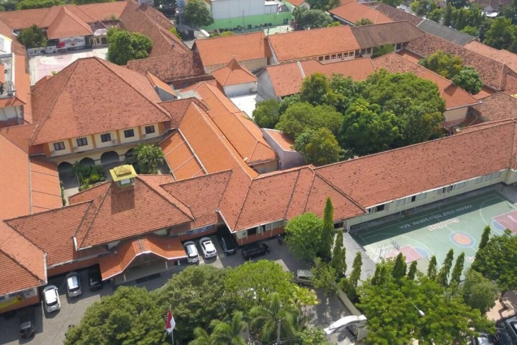 SMA Komplek Surabaya, Kumpulan SMA Prestisius di Surabaya yang Isinya Siswa dengan Otak Setara Jimmy Neutron