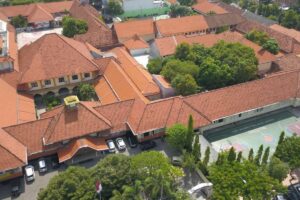 SMA Komplek Surabaya Tidak Sehebat Itu kok, Tak Perlu Diglorifikasi, Tak Perlu Dipuji Sebegitu Tinggi