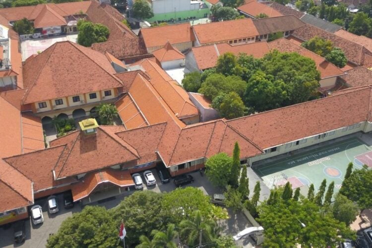 SMA Komplek Surabaya, Kumpulan SMA Prestisius di Surabaya yang Isinya Siswa dengan Otak Setara Jimmy Neutron