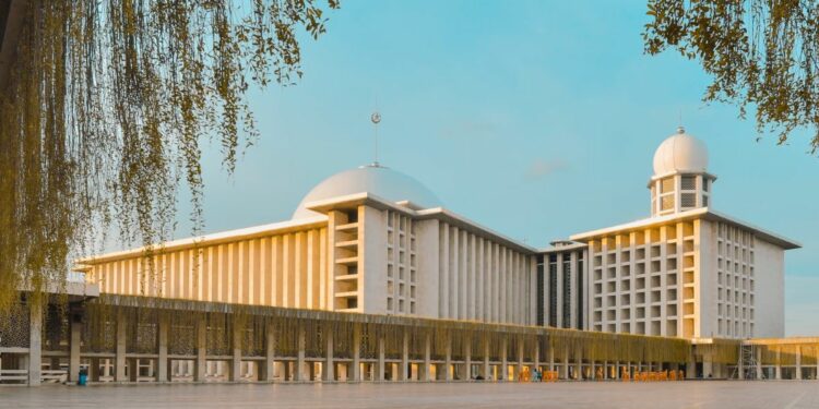 Ironi Masjid Istiqlal, Simbol Keberagaman yang Tidak Dirawat dan Justru Makin Hari Makin Eksklusif