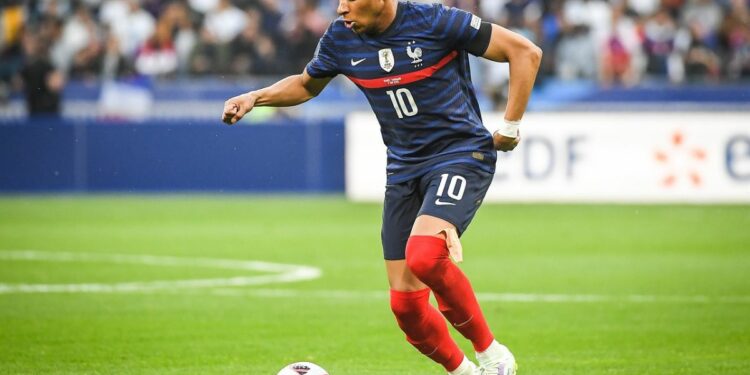 Jangan (Pernah) Percaya Kabar Kylian Mbappe (Akhirnya) Pindah ke Real Madrid, Pokoknya Jangan