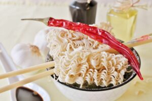 Pengalaman Makan Mie Instan Overpriced di K3 Mart: Mahal, tapi Wajar, karena Memang Seenak Itu!