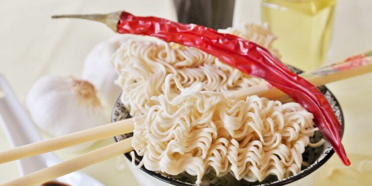 Pengalaman Makan Mie Instan Overpriced di K3 Mart: Mahal, tapi Wajar, karena Memang Seenak Itu!