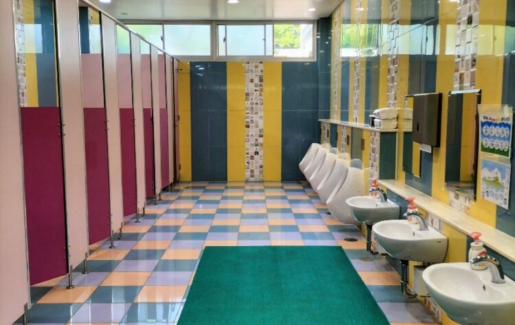 Toilet Sekolah Horor Bukan karena Hantu, tapi karena Kotor!
