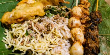 Nasi Berkat Bungkus Daun Jati Terbaik, tapi Mulai Langka Tergerus Zaman