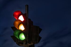 Perempatan Kedung Cowek Paling Barbar di Surabaya: Lampu Merah dan Rambu Lalu Lintas Nggak Ada Harga Dirinya di Sini