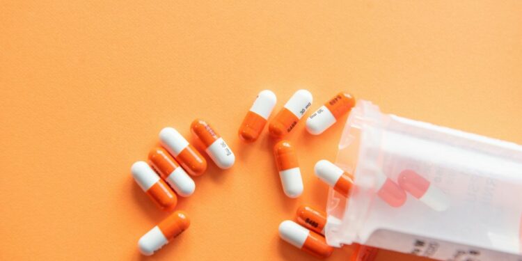 7 Kesalahan Saat Minum Obat yang Nggak Disadari Banyak Orang