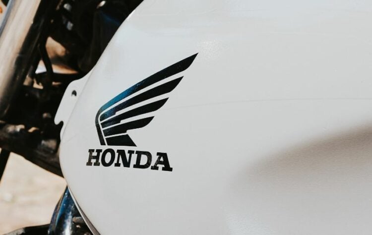 Motor Honda Penyelamat Mahasiswa UNESA Ketintang Surabaya (Unsplash)