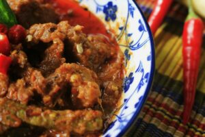Nasib Mahasiswa Pertukaran dari Jogja ke Padang ketika Setiap Hari “Dipaksa” Menikmati Sedapnya Nasi Padang