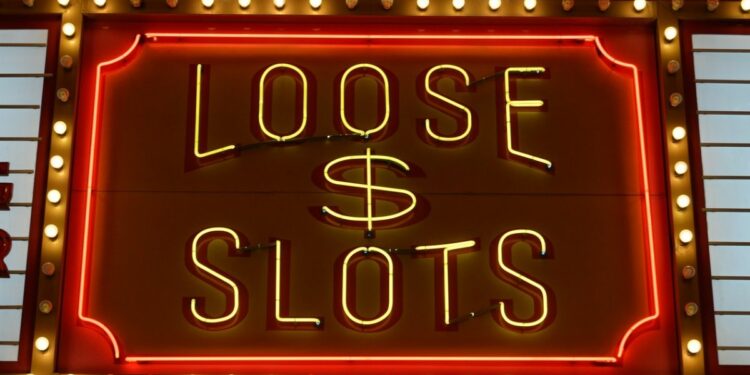 Jangan Pernah Percaya APK Hack Judi Slot, Memang Ada Bandar Judi yang Mau Kalah? pinjol