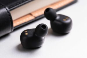 Earphone Bluetooth Adalah Inovasi Audio yang Gagal: Kemudahan yang Ditawarkan Tidak Seberapa, Kualitasnya Disunat Ugal-ugalan