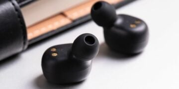 Earphone Bluetooth Adalah Inovasi Audio yang Gagal: Kemudahan yang Ditawarkan Tidak Seberapa, Kualitasnya Disunat Ugal-ugalan earphone kabel