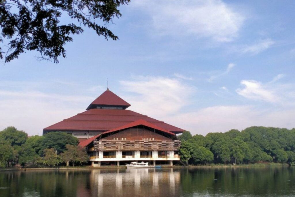 Bagi Mahasiswa UI, Sinyal Jelek di Lingkungan Kampus Adalah Makanan Sehari-hari, UKT Elit Sinyal Sulit! depok