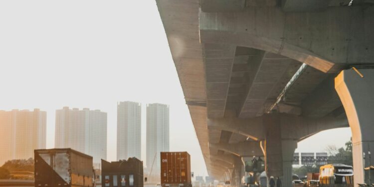 Sopir Truk Ugal-ugalan, Makhluk Paling Menyeramkan di Jalanan yang Bikin Trauma Mojok.co