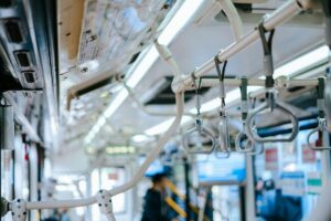 Naik Bus Transjakarta Jadi Nggak Nyaman karena Banyak Penumpang Aneh