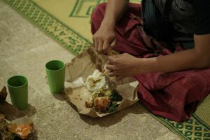 Kerja di Tambangan Sidoarjo Itu Berat, Mokel di Bulan Puasa Terpaksa Jadi Pilihan