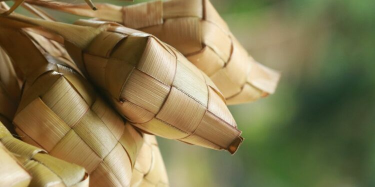 Ironi Fresh Graduate Saat Lebaran: Gaji Masih di Bawah UMR, tapi Sudah Tidak Kebagian THR Mojok.co