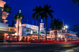 Wisata Surabaya Nggak Cuma Mal, Ada Juga Tempat-tempat Bersejarah yang Menarik