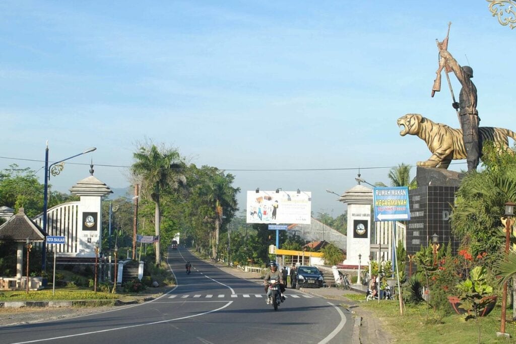 Kota Banjar Jawa Barat Memang Banyak Kekurangan, tapi Jadi "Penyelamat" bagi Warga Majenang Jawa Tengah dan sekitarnya Mojok.co