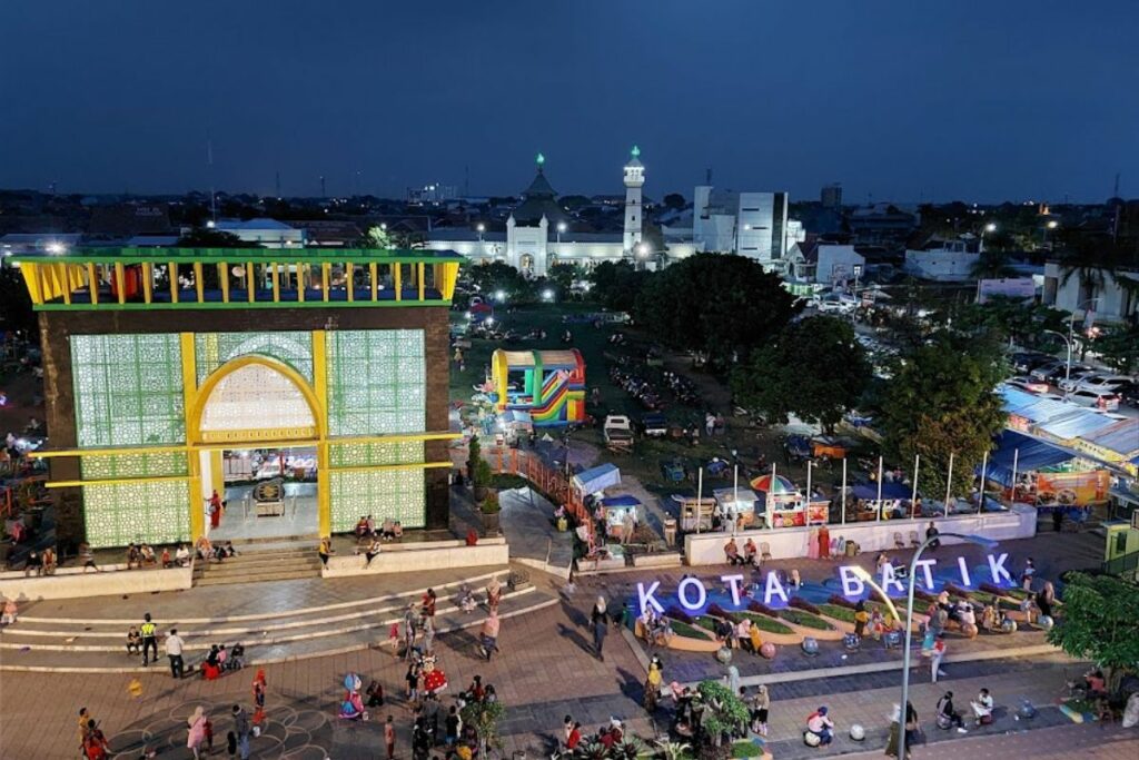 Alun-Alun Pekalongan: Tempat Terbaik untuk Belanja Baju Lebaran, tapi Syarat dan Ketentuan Berlaku