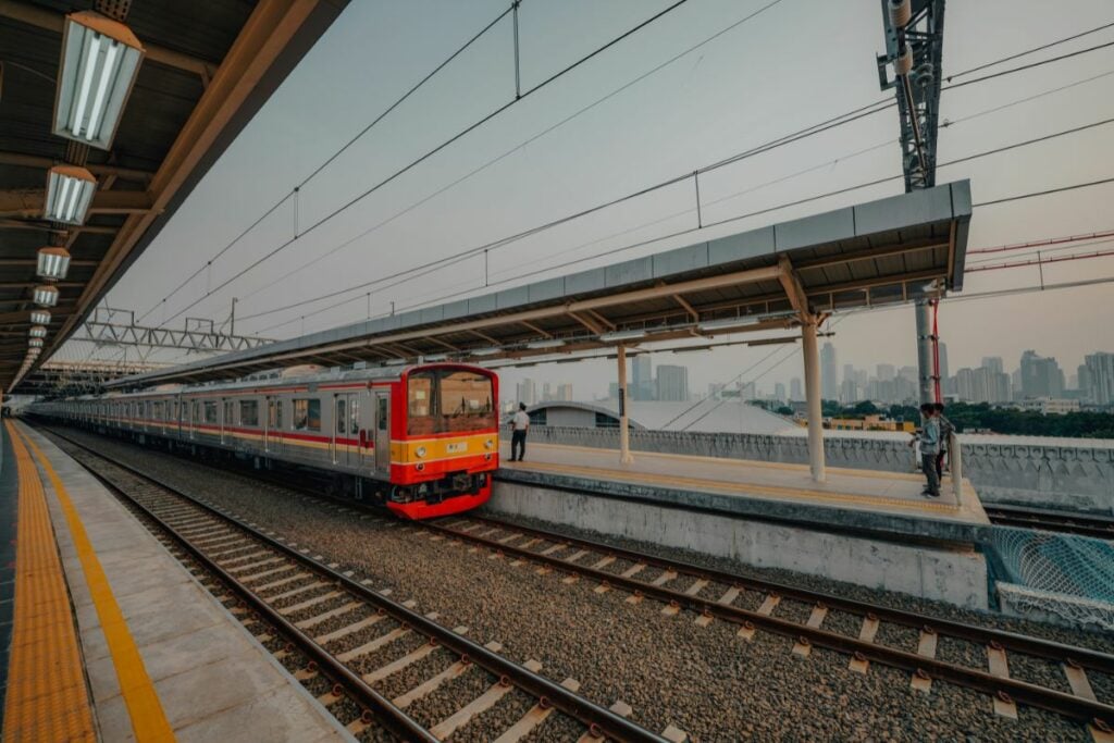 Perjuangan Menapaki Tangga Stasiun Manggarai: Riil Penuh Tekanan dan Harus Siap Kehilangan