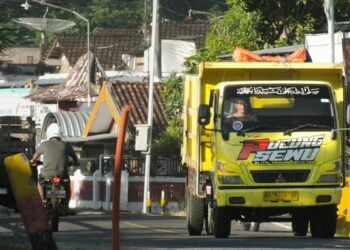 Jalur Tengkorak di Serang-Cilegon: Bertemu Aspal Jalanan Bergelombang, Debu Jalanan, dan Truk Besar Pencabut Nyawa