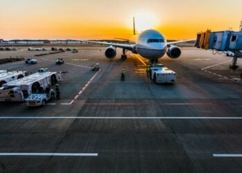 Bandara Juanda: Bandara Elite, Transportasi Sulit