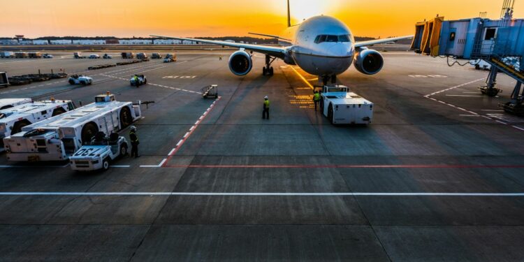 Bandara Juanda: Bandara Elite, Transportasi Sulit