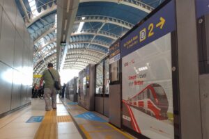 LRT Jalur Cibubur Nggak Seburuk Itu, Justru Menyelamatkan Warga yang Sudah Muak dengan Kemacetan Tol Jagorawi