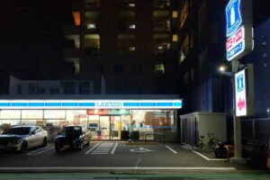 Lawson Nggak Layak Disebut Convenience Store, melainkan Hasil Kawin Silang Kafe dan Warkop