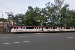 Buat Warga Solo, Ini Tips biar Nggak Terpeleset di Jalan Slamet Riyadi