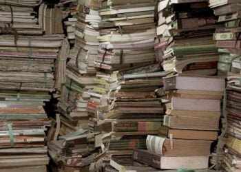 Guru dan Siswa Nggak Sempat Baca Buku: Guru Diburu Berkas, Siswa Diburu Tugas