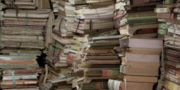 Guru dan Siswa Nggak Sempat Baca Buku: Guru Diburu Berkas, Siswa Diburu Tugas