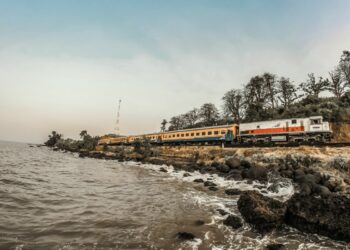 Stasiun Plabuan Batang, Satu-Satunya Stasiun Kereta Api Aktif di Indonesia dengan Pemandangan Pinggir Pantai