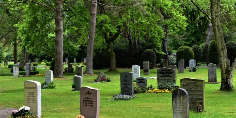 Pengalaman Berkunjung ke TPU Keputih Surabaya Tengah Malam Berujung Kena Mental dan Takut Beneran