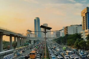 Jalan Gatot Subroto, Musuh Besar Bagi Pengendara Motor di Jakarta yang Harus Melawan Kemacetan, Jalanan Sempit, dan Ranjau Paku!