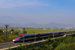Kereta Cepat Jakarta Bandung Whoosh Hanya Sebatas Ambisi yang Manfaatnya Sangat Minim dan Kerugian yang Dirasakan Indonesia Bisa Sampai Kiamat