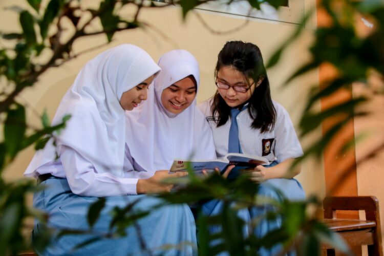 Lulusan SMK Sudah PKL, tapi Kalah Rebutan Kerja sama SMA (Unsplash)