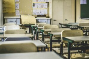 Mahasiswa Sengsara Dihantui UKT Mahal dan Ruang Kelas Menyedihkan, Sementara Kampus Lalai Meningkatkan Fasilitas Belajar
