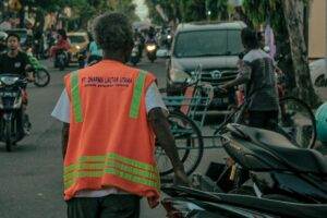 Tukang Parkir Solo bak Satpam BCA, Pelayanannya Prima
