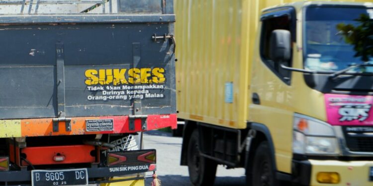 Jalan Banyu Urip Surabaya Adalah Simulasi Neraka, Nggak untuk Pengendara Motor Cupu Mojok.co