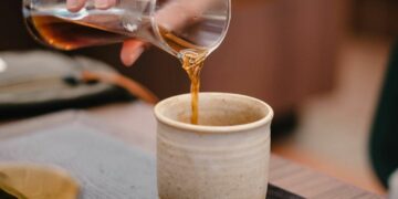 Penikmat Kopi Daun Bawang Adalah Kaum Tersesat, Segeralah Bertobat! Mojok.co