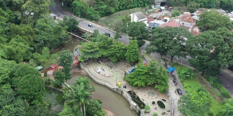 Membayangkan Teras Cikapundung Bandung kalau Dirawat Lebih Serius oleh Pemkot Mojok.co